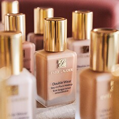 Base de Maquillaje Double Wear: duración 24 horas. No necesita retoques.